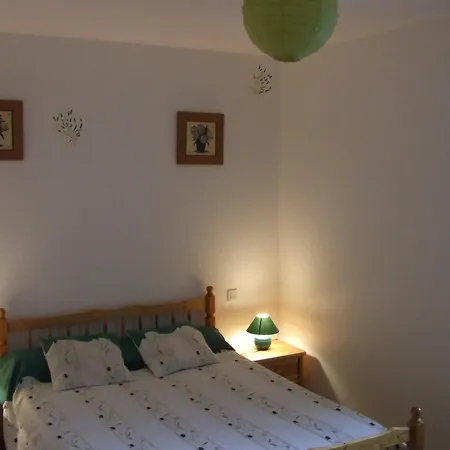 Les Abris De La Bed & Breakfast