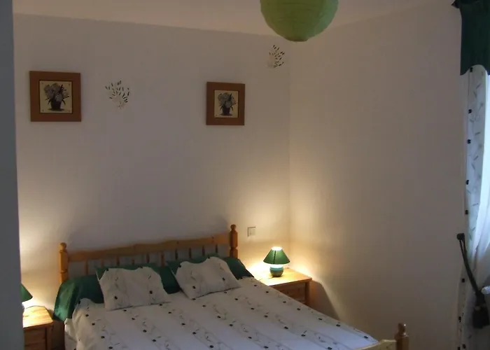 Les Abris De La Bed & Breakfast